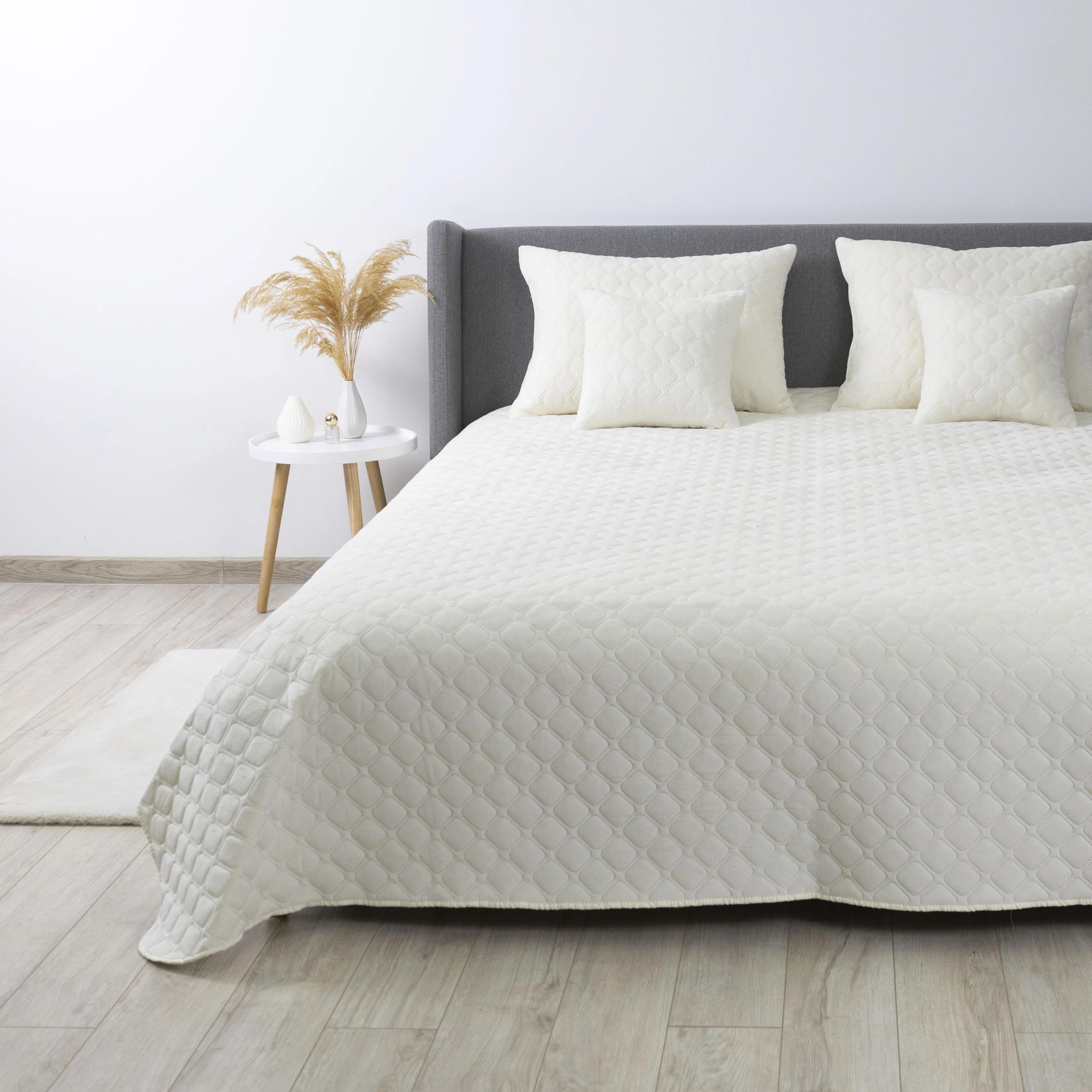Bed Covers TEP "VELOUR" Milk/Rhombus round